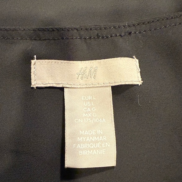 H&M Black Asymmetrical Relaxed Blouse - Picture 3 of 3